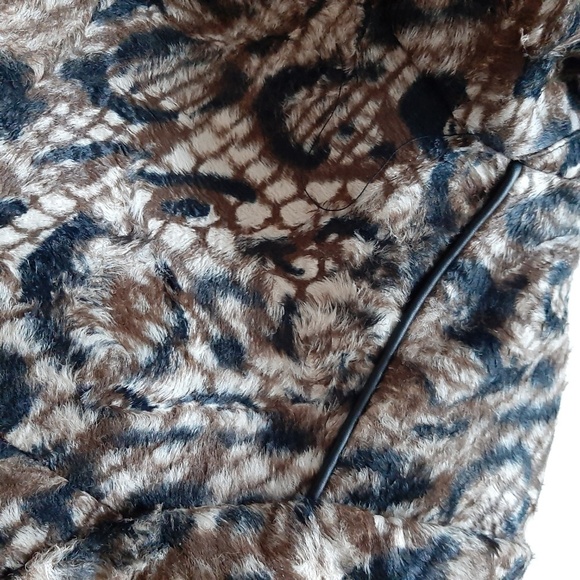 Chicos Women's Faux Fur Animal Print Zip Front Jacket - Picture 8 of 8